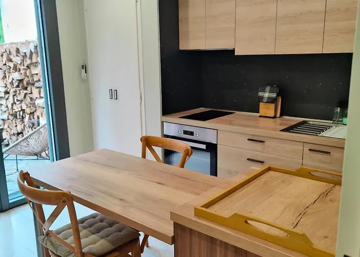 Apartament Coquet Avec Patio Privatif-stationnement Gratuit A Proximite